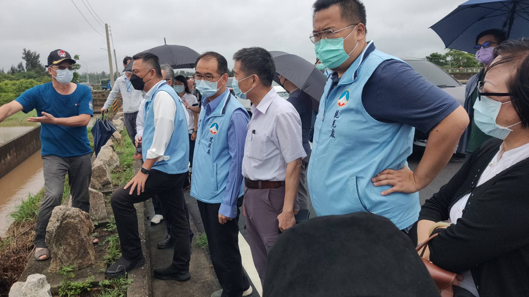 一夜豪雨成災! 縣長楊鎮浯率縣府團隊視察地區積水狀況