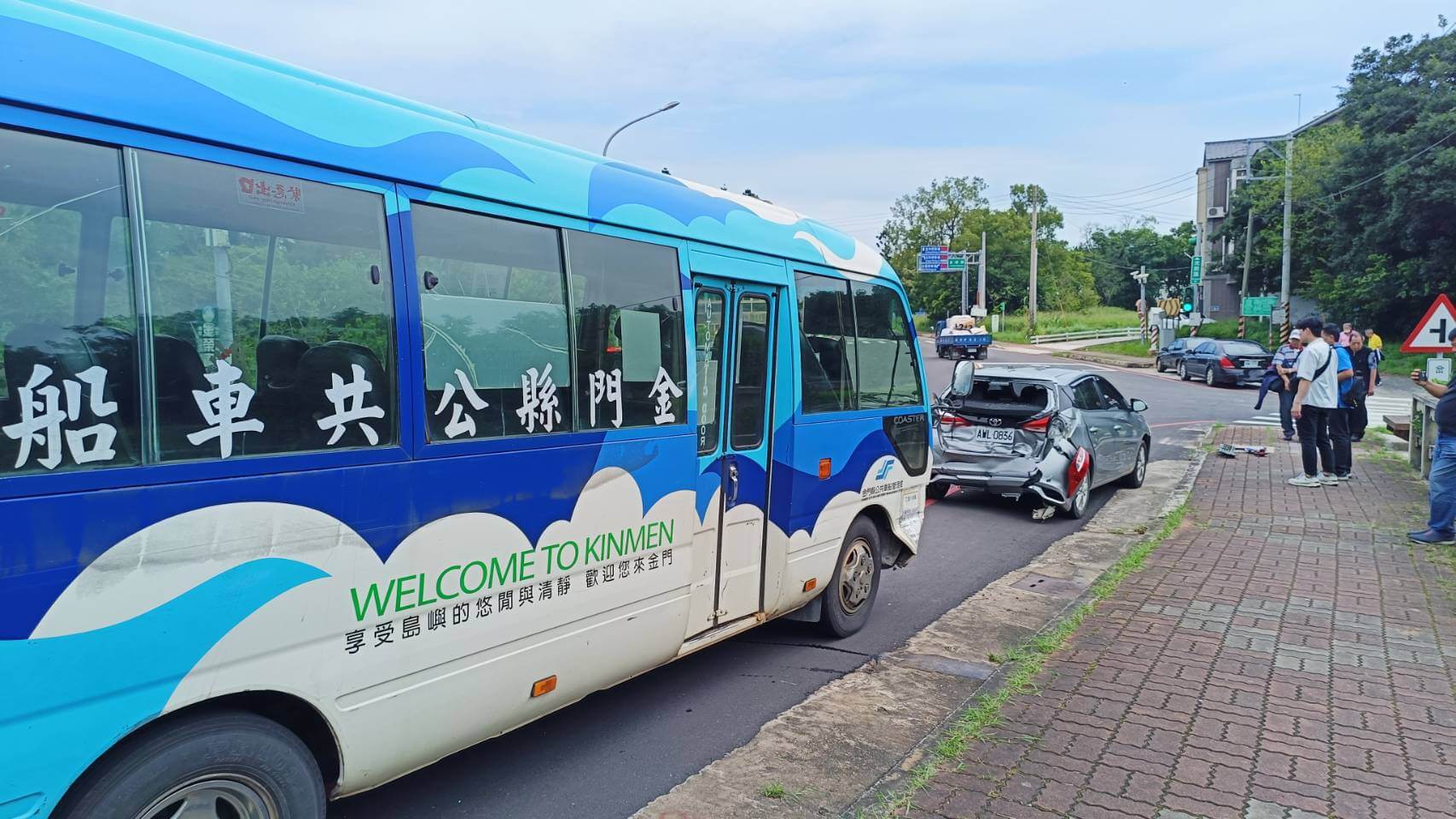 金門連環車禍!公車司機恍神直撞三台車