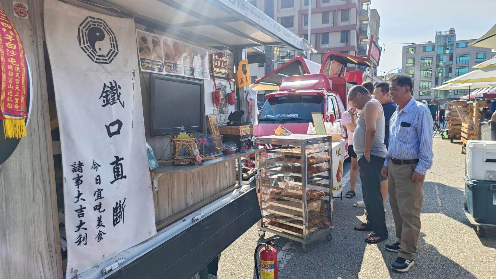 福爾摩沙餐車聯盟20台餐車跳島金門開趴 異國美食排隊搶吃