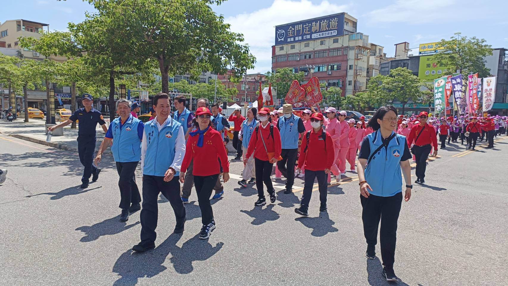 桃園龍德宮750信徒跨海金門，徒步環島20公里