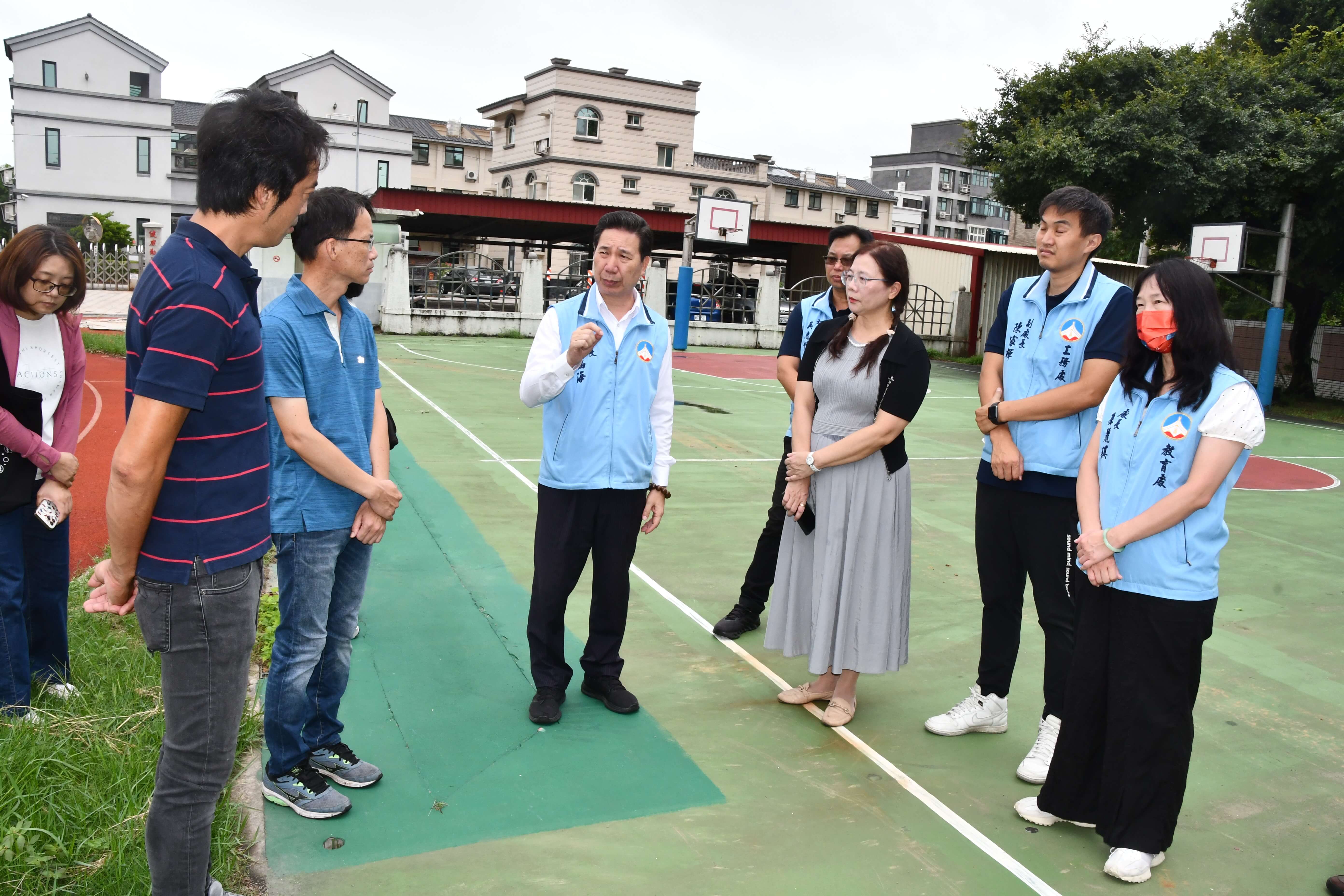 陳福海視察柏村國小 評估興建全國第一棟"長幼共融大樓