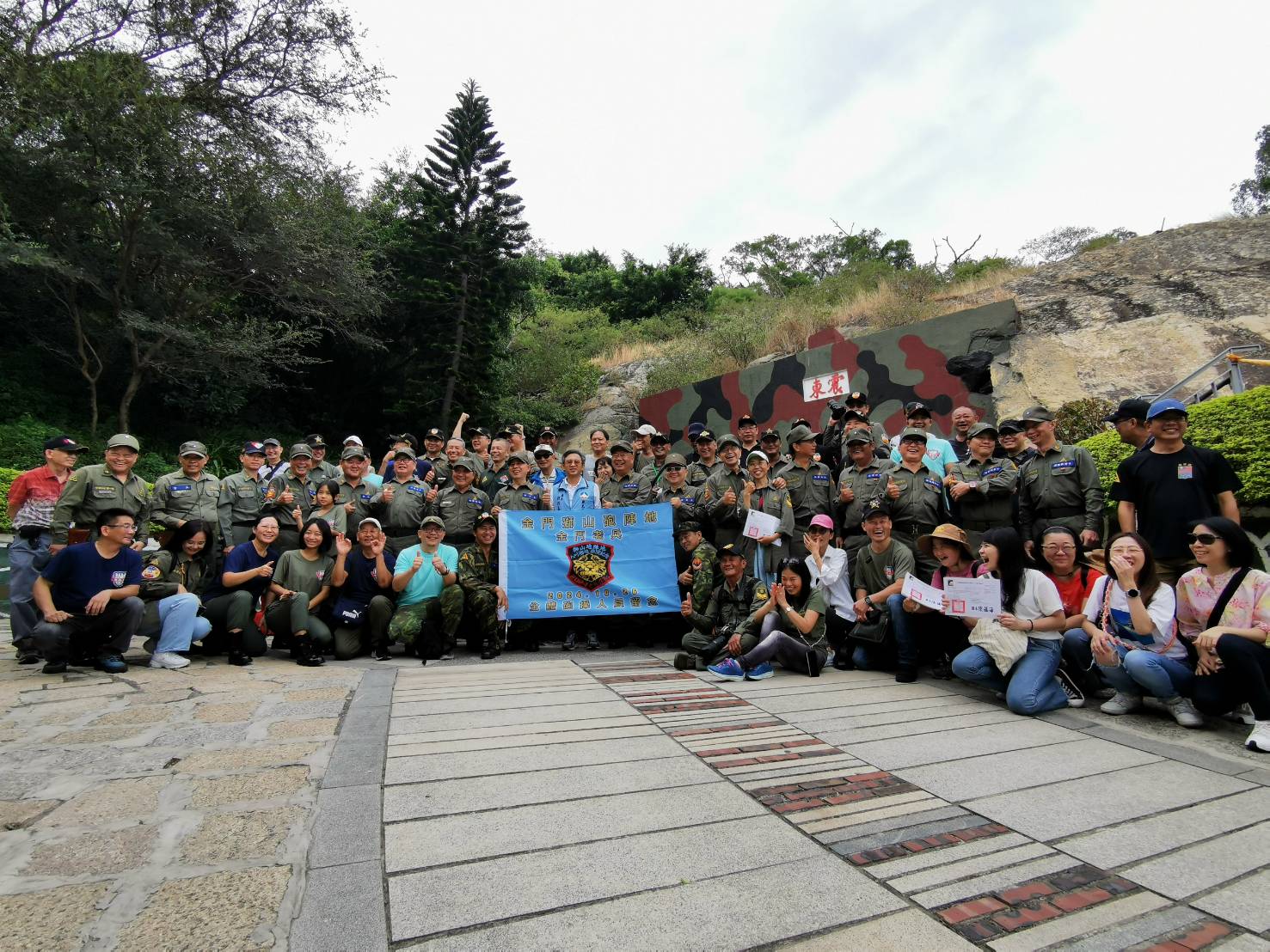 響應老兵召集令 草綠服老兵重回金門「震東」坑道砲兵操演