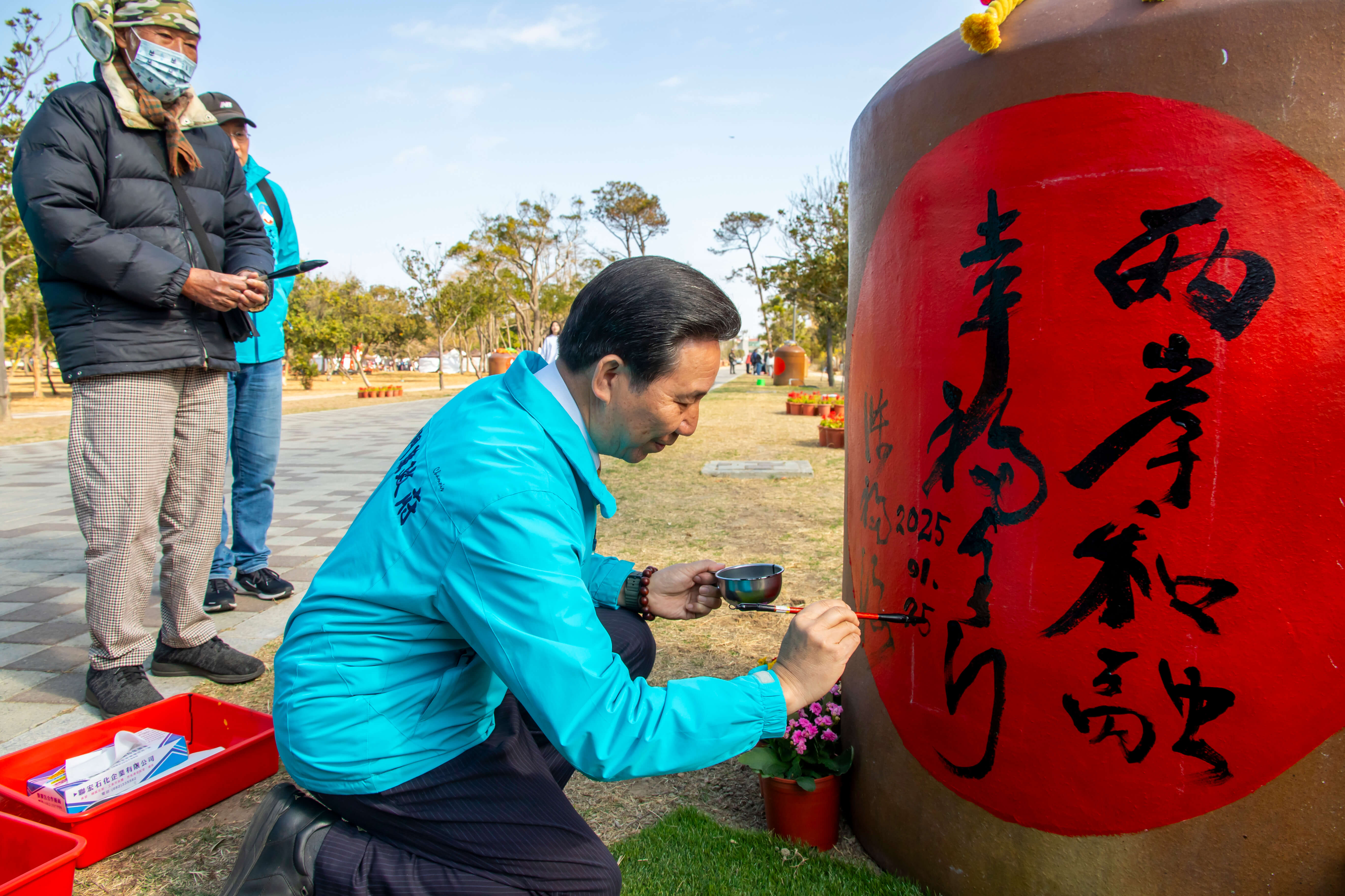 金門假日花市熱鬧開張 結合書法與公益共迎新春