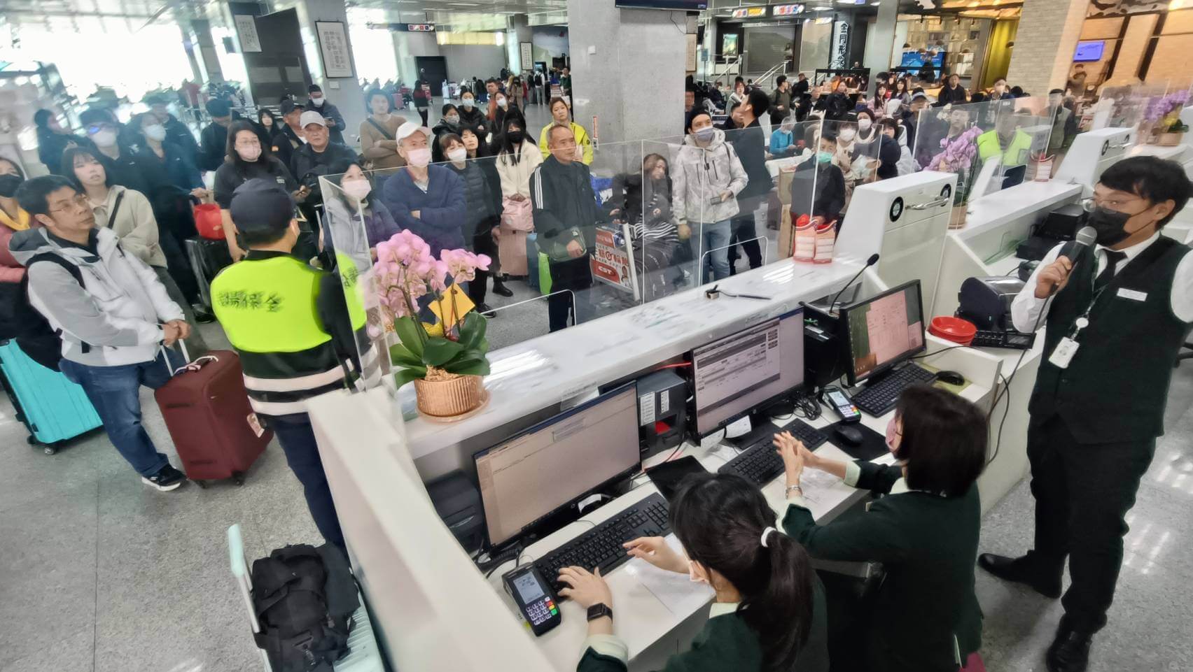 金門霧鎖 航班取消9班 600人無機可乘