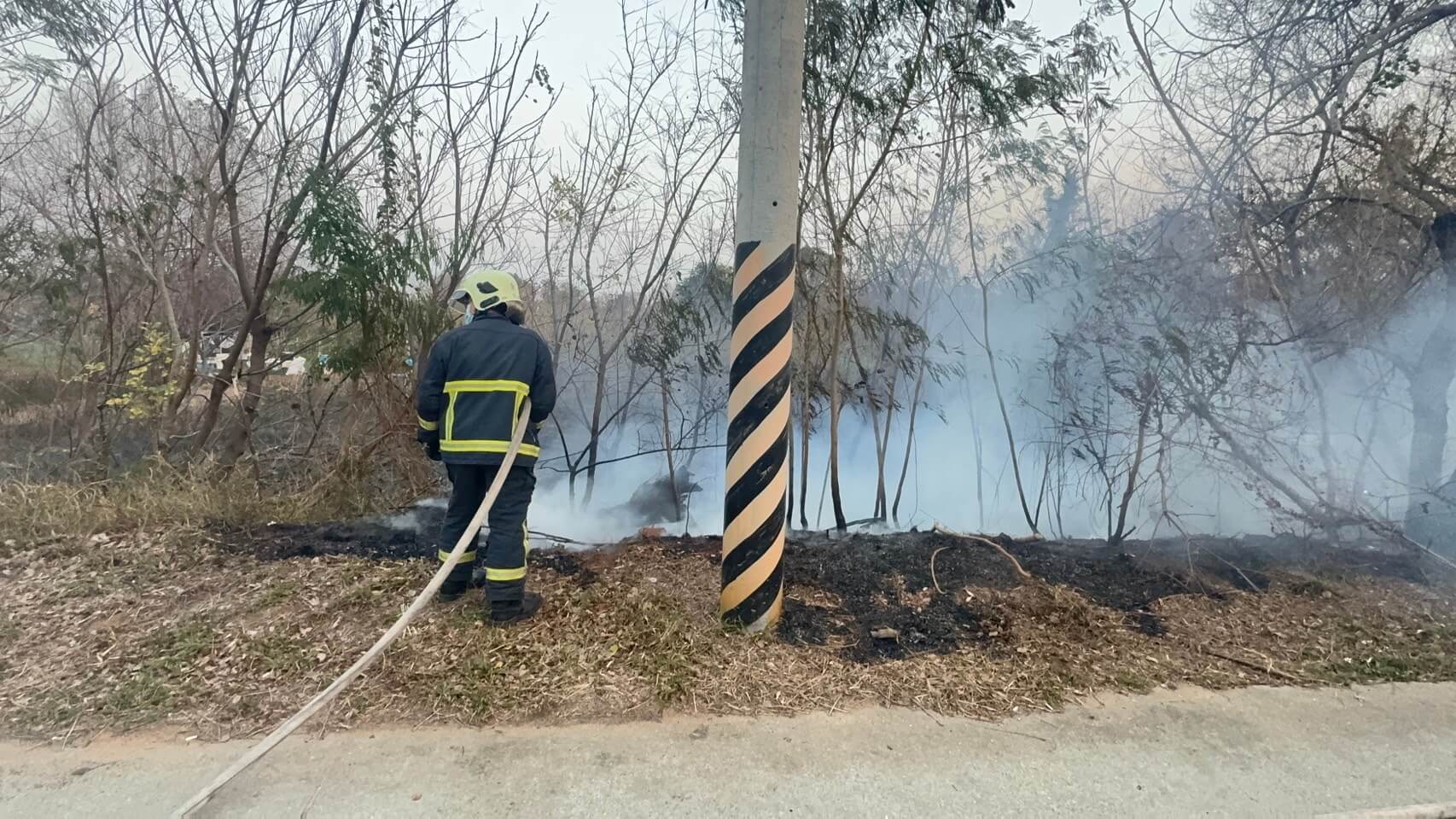 一天五起雜草火警  金門警消疲於奔命救災