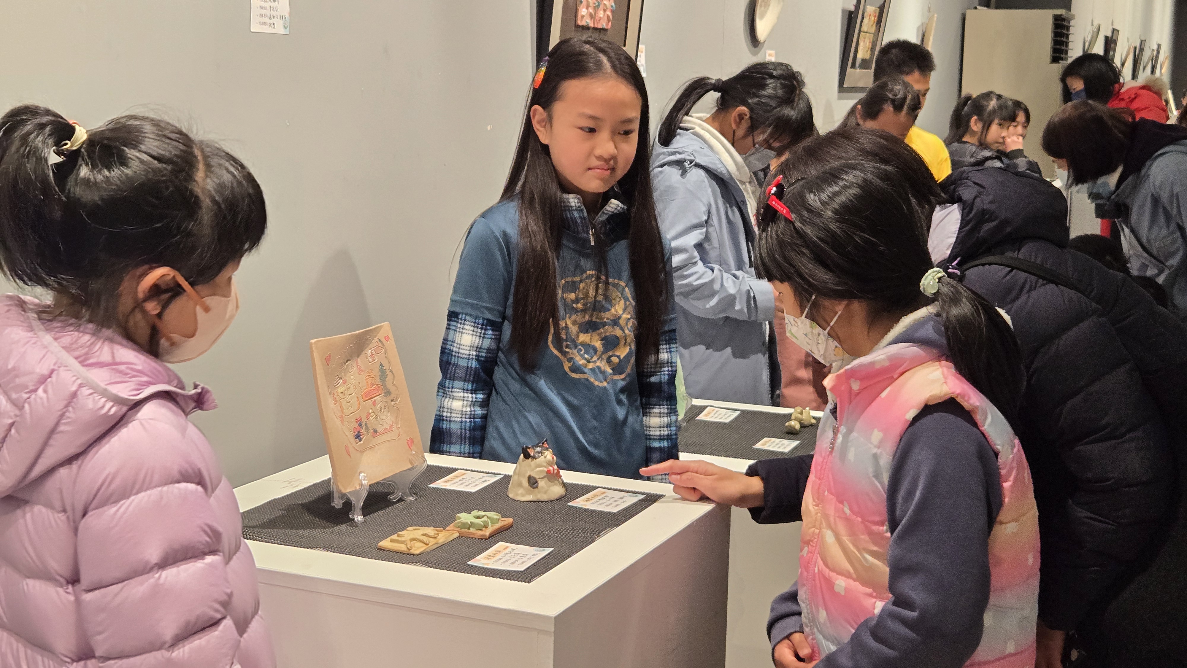 金門賢庵國小「浯愛砌陶」陶藝展展出作品122件